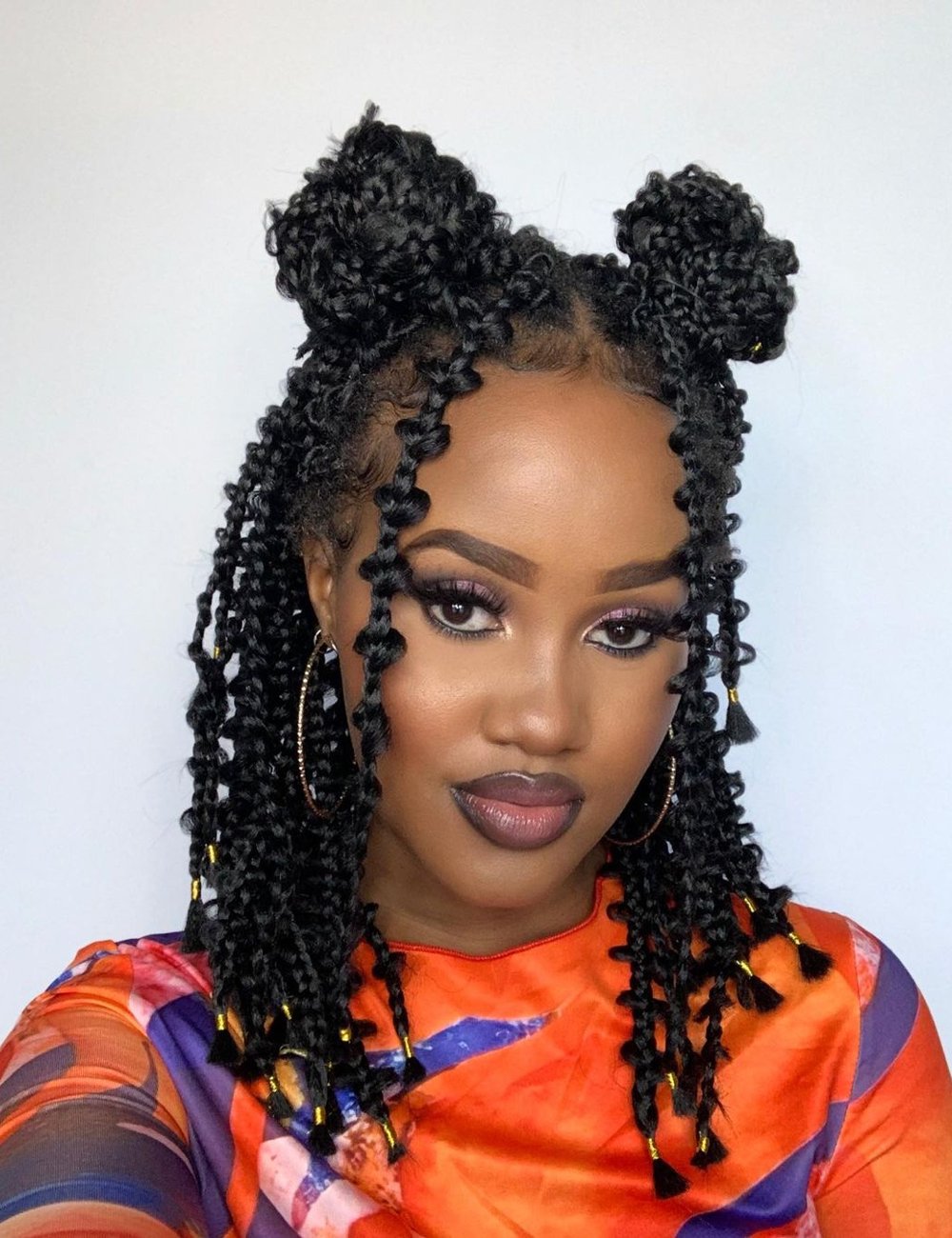 Trança box braids com cachos  Penteados com trança afro, Cabelo com  trança, Tranças pretas