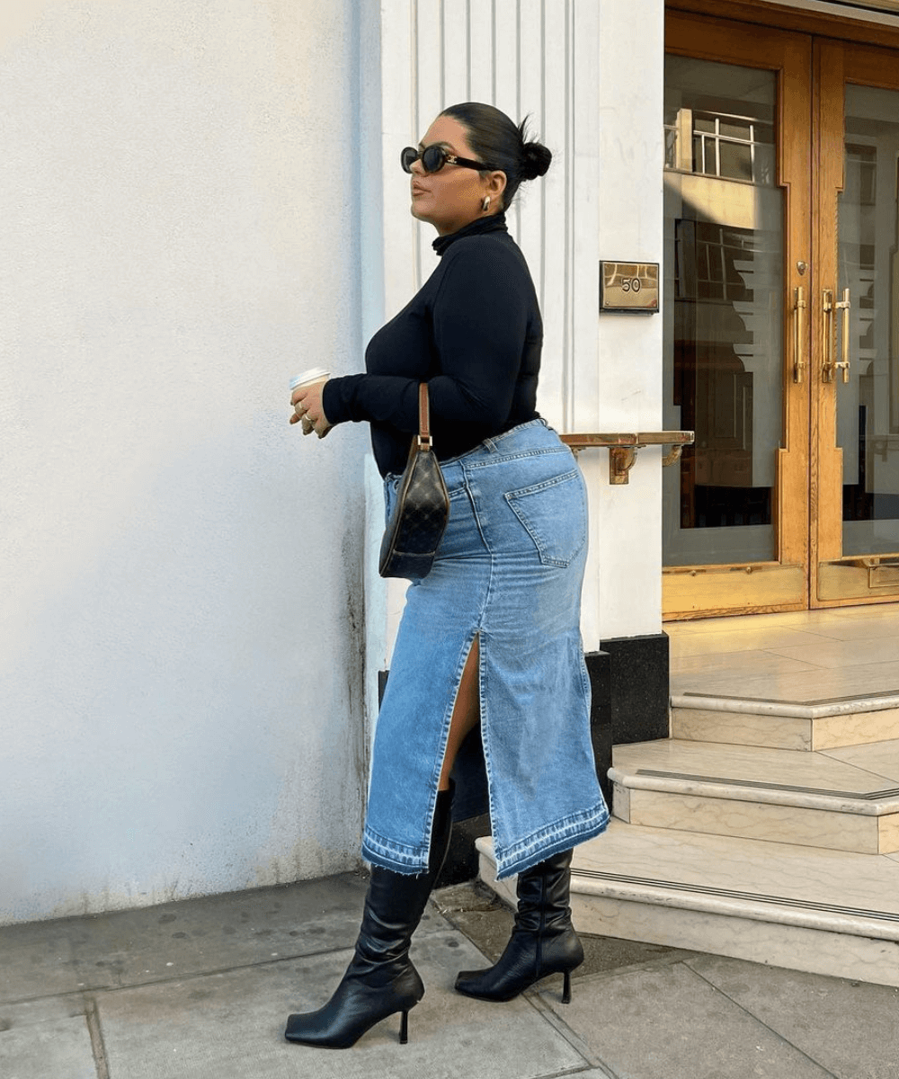 Freya Broni - saia longa jeans, blusa de manga longa preta e bota de cano longo - bota de cano longo - outono - mulher de óculos andando na rua - https://stealthelook.com.br