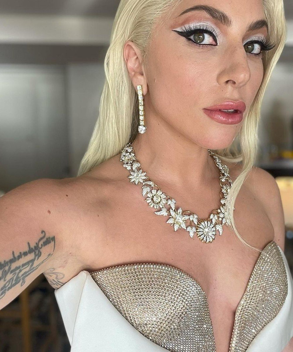 Lady Gaga - maquiagem-tendencia - sombra branca - inverno - brasil - https://stealthelook.com.br