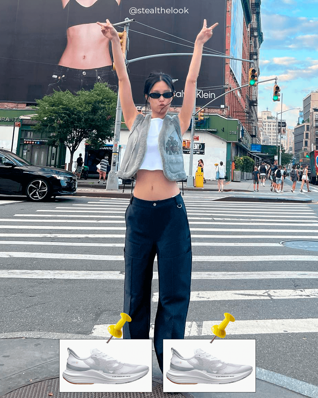 Jennie - calça wide leg, colete cinza e tênis esportivo branco - tênis tendência - primavera - em pé na rua - https://stealthelook.com.br