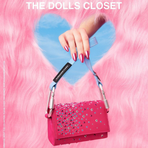 Em celebração ao novo filme da Barbie, Alexandre Pavão lança edição limitada de bolsas
