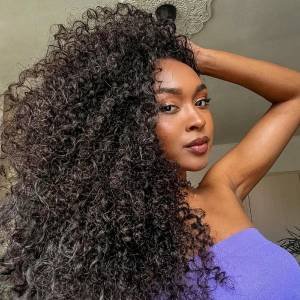 5 dicas para dar volume ao cabelo cacheado