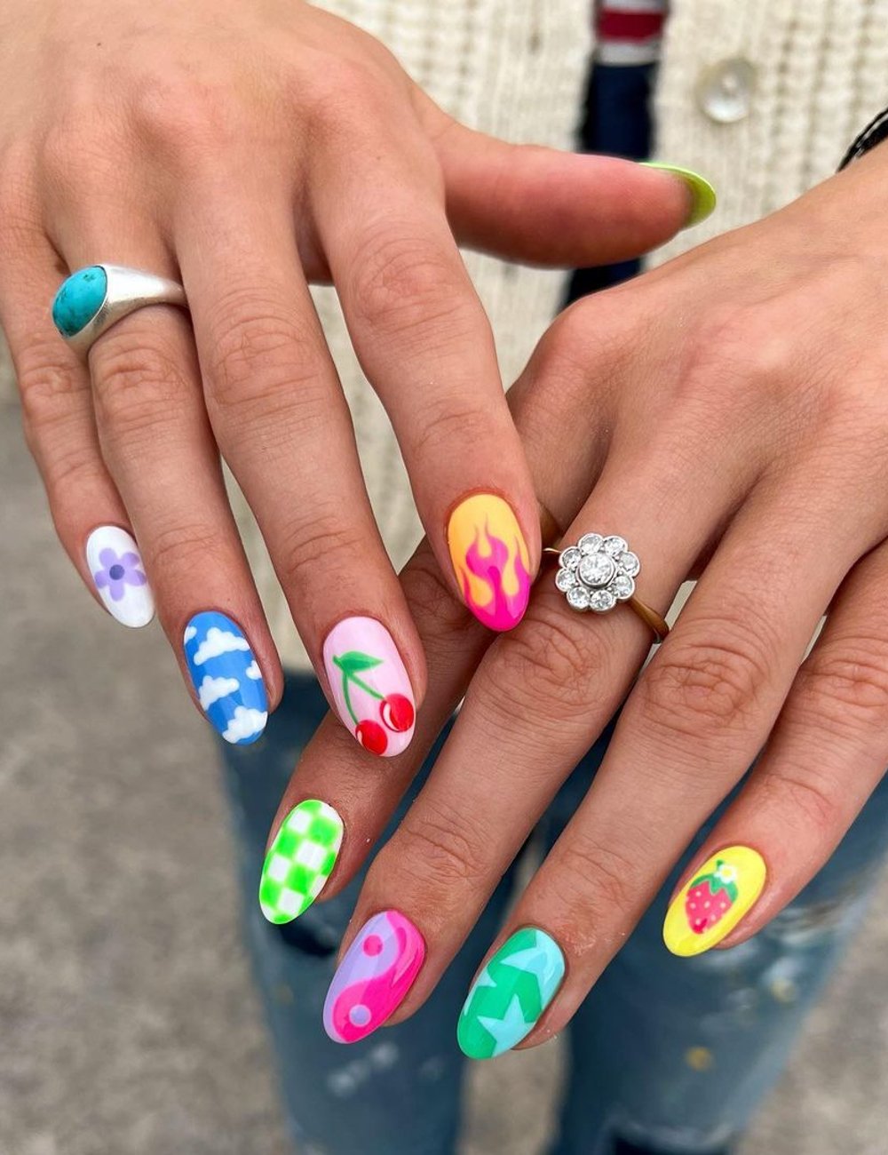 Tendência de unhas: nail arts descombinadas é a aposta de beleza