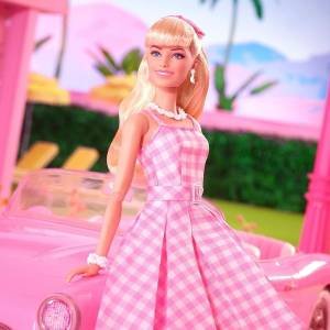 MAQUIAGEM DA BARBIE PRA IR ASSISTIR A BARBIE DE BARBIE - Barbie Bachini 