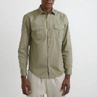 Camisa Comfort Em Algodão Com Bolsos Frontais Verde Alga