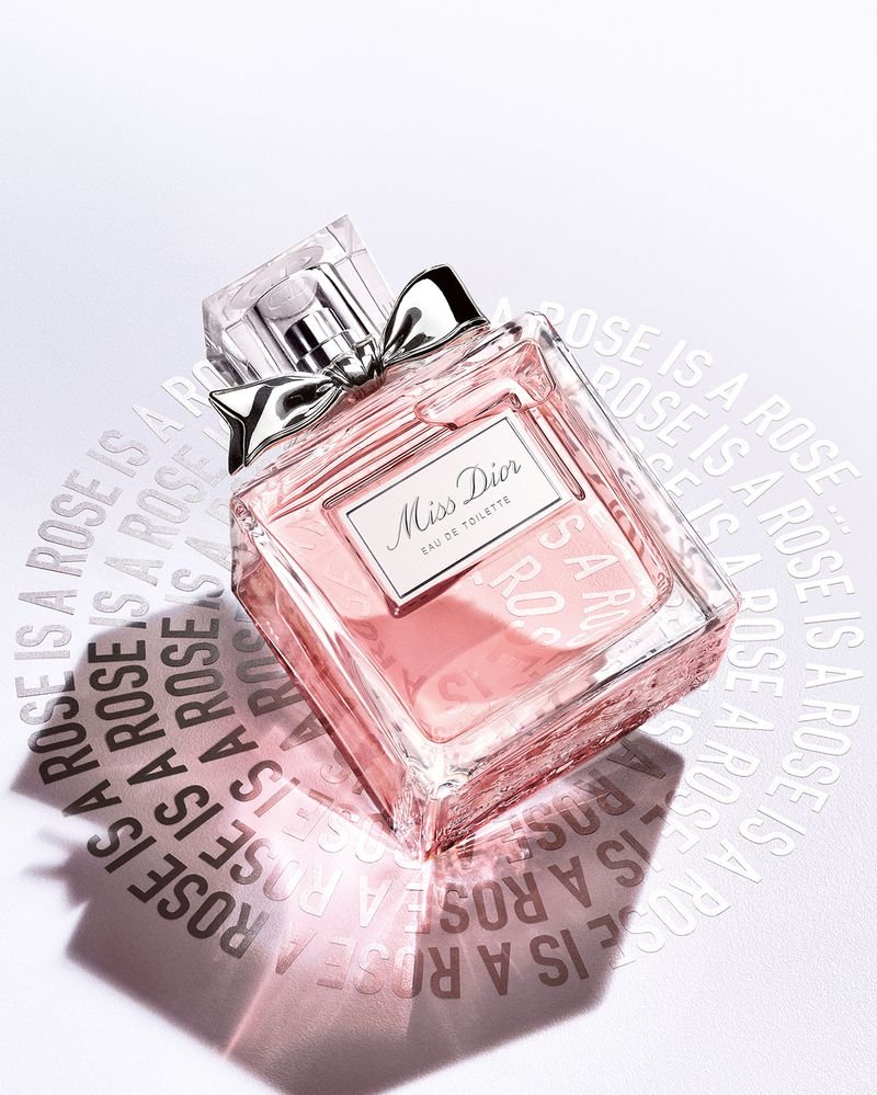 It girl - perfume importado, perfumes, Miss Dior - perfume importado - Inverno - Street Style - https://stealthelook.com.br