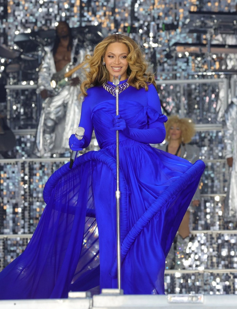Beyoncé - tecido - história da moda - vestido - Renaissance World Tour - https://stealthelook.com.br