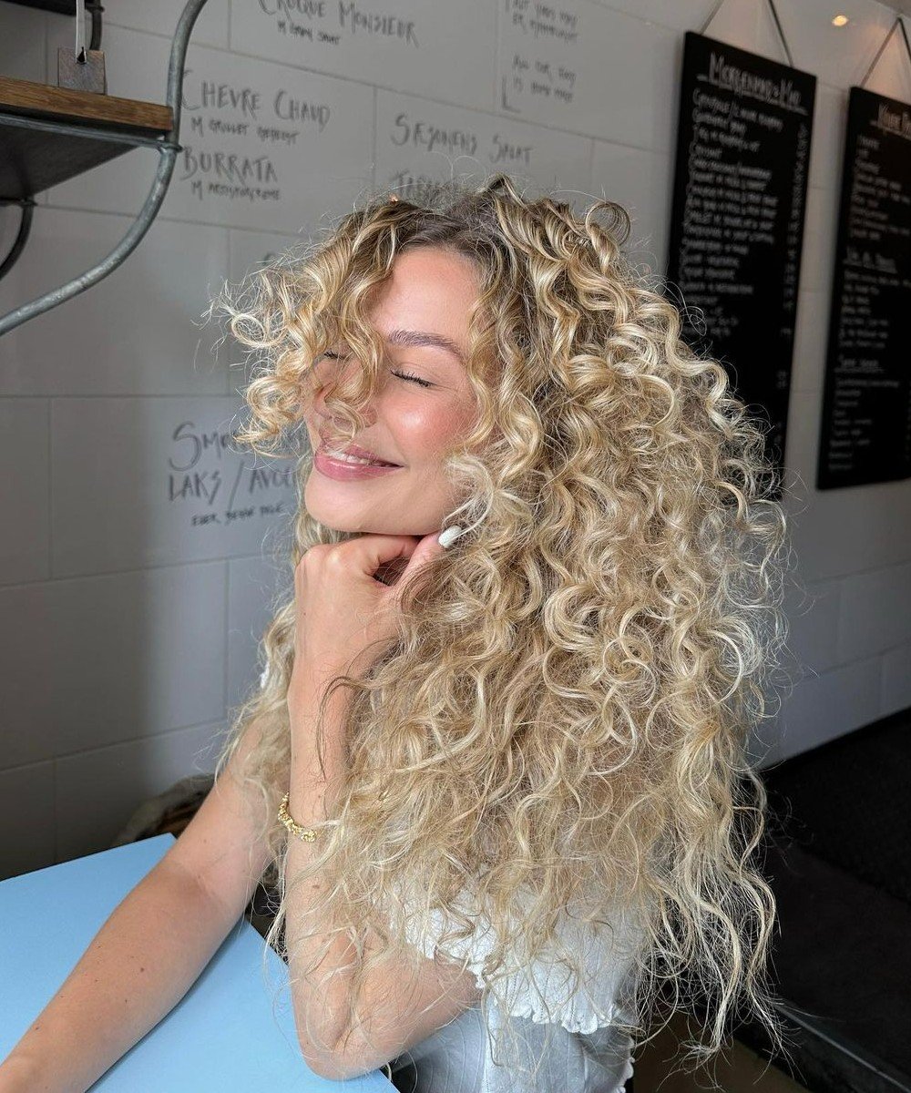 Julie Hocke - cabelo-cacheado - marcas para cabelo cacheado - inverno - brasil - https://stealthelook.com.br
