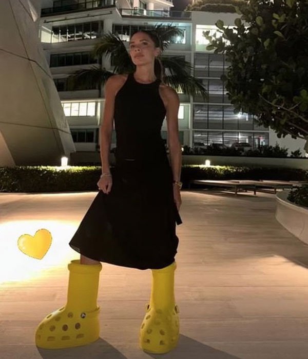 Victoria Beckham - MSCHF boots - ugly shoes - Verão - ugly shoes - https://stealthelook.com.br