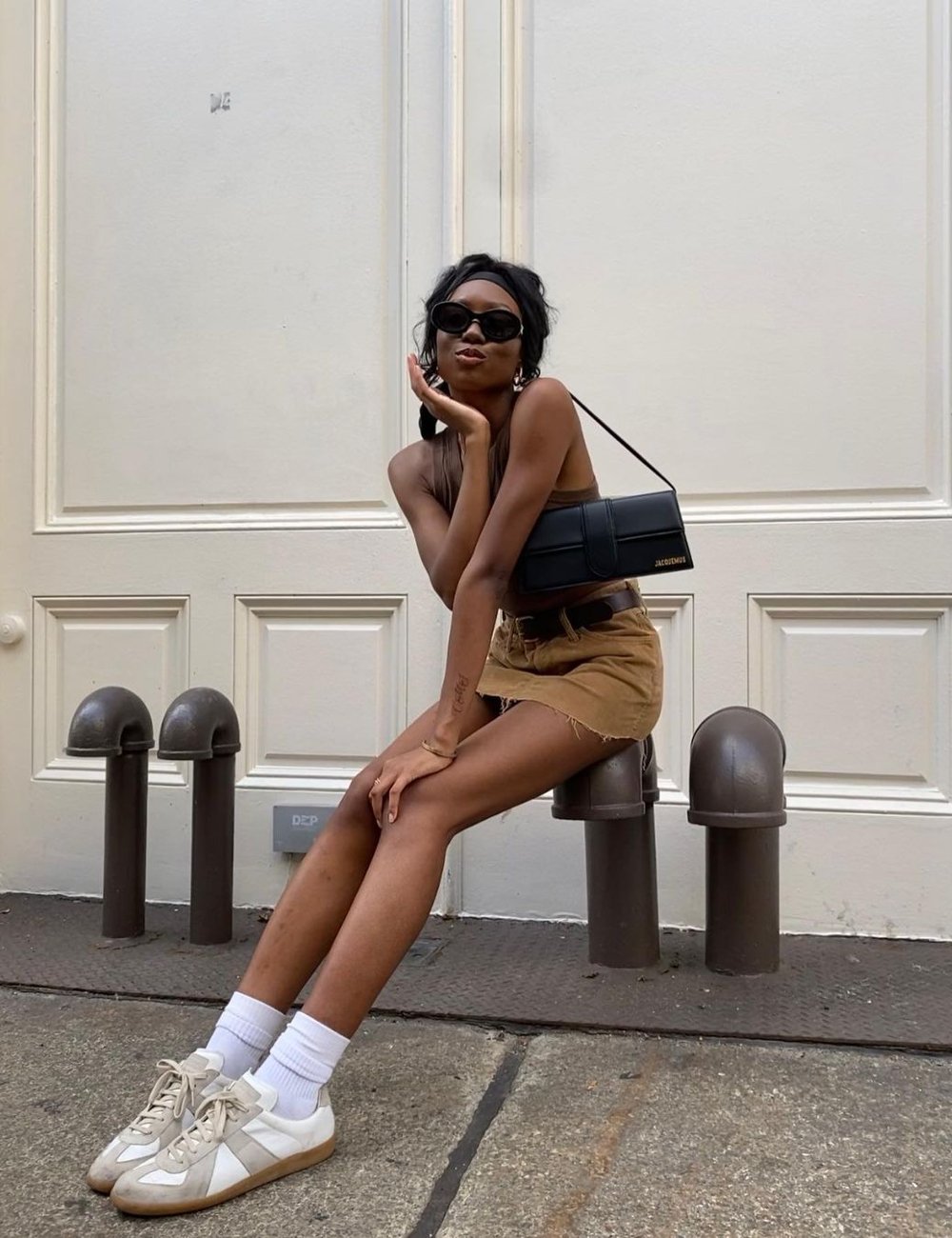 Chanel Mckinsie - saia e regata - acessórios - verão - street style - https://stealthelook.com.br