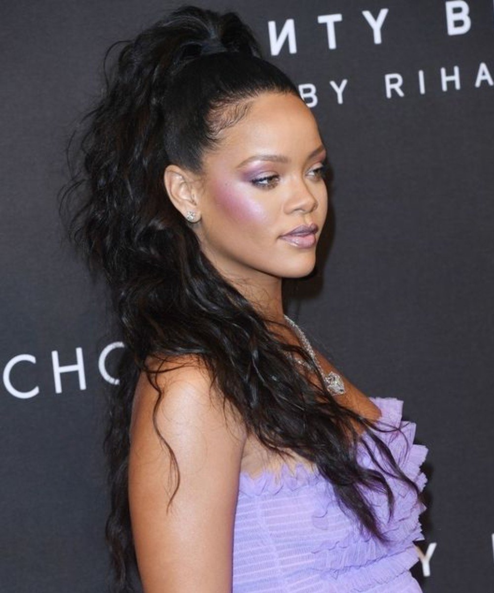 Rihanna - maquiagem-blush - blush roxo - inverno - brasil - https://stealthelook.com.br
