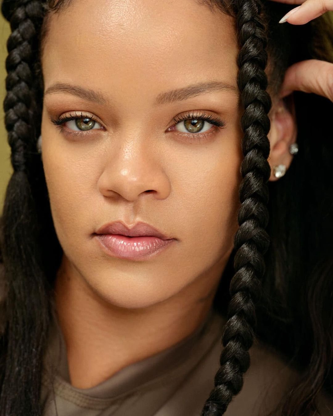 Rihanna - maquiagem-natural - corretivo - verão - brasil - https://stealthelook.com.br
