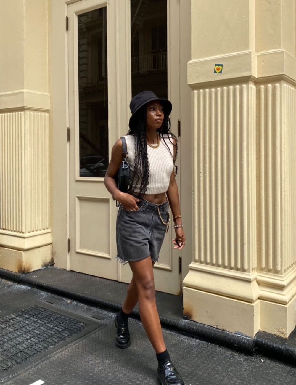 Chanel McKinsie - bermuda e cropped - como usar mocassim tratorado - verão - street style - https://stealthelook.com.br