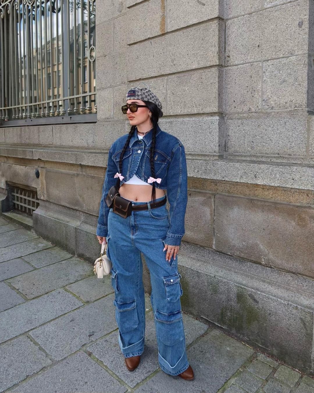 It girl - tendência dos anos 2000, all jeans, look jeans - tendência dos anos 2000 - Inverno - Street Style - https://stealthelook.com.br