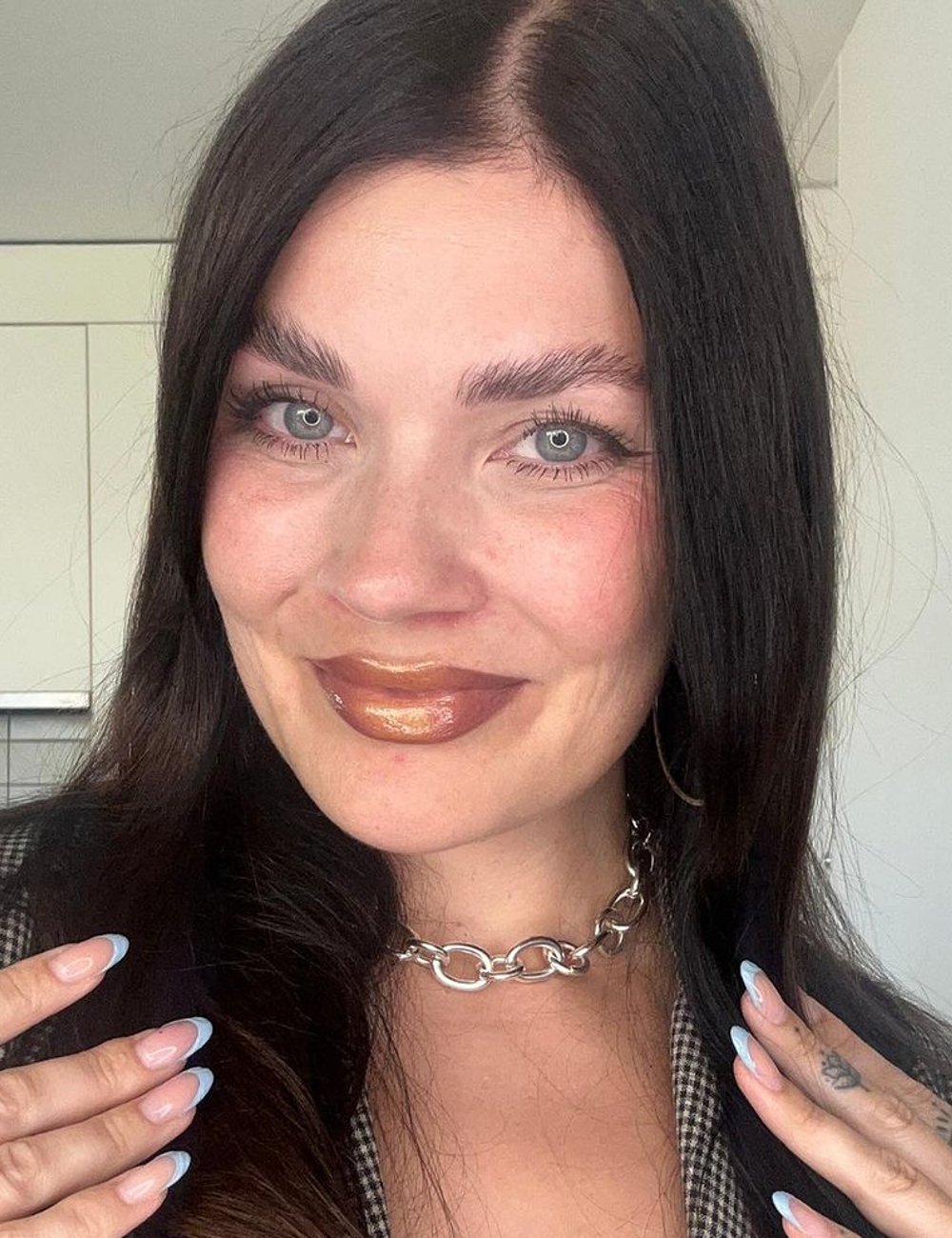 Malin Mueller - honey lips - nova moda do tiktok - beleza - instagram] - https://stealthelook.com.br