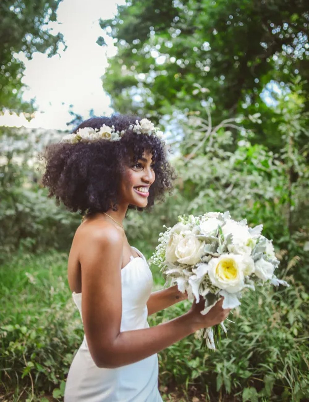 From The Hip Photo - cabelo solto com tiara - penteados de noiva - casamento - cabelo afro - https://stealthelook.com.br