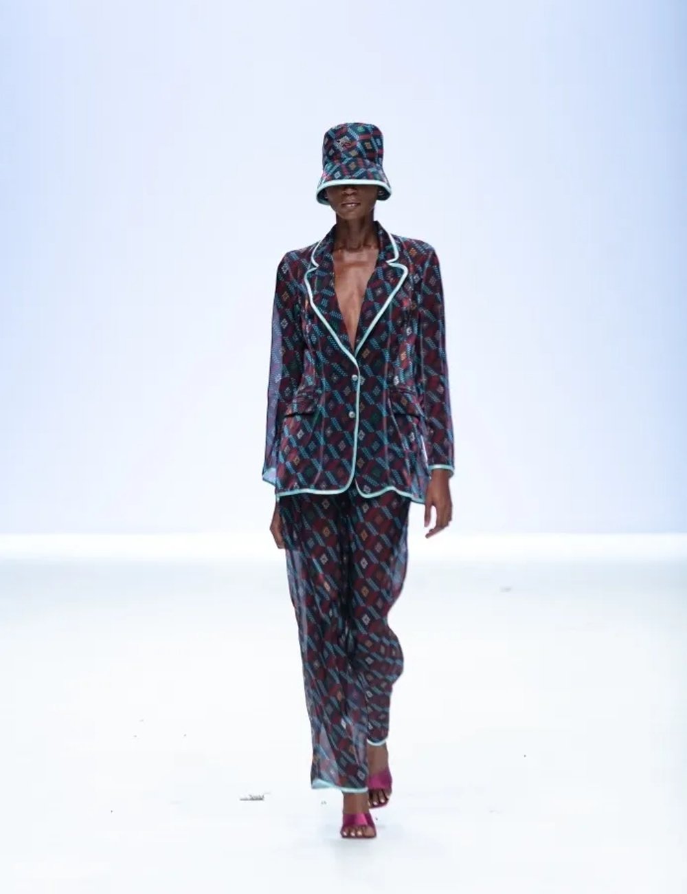 Maxhosa Africa - desfile - Lagos Fashion Week  - passarela - Nigéria - https://stealthelook.com.br