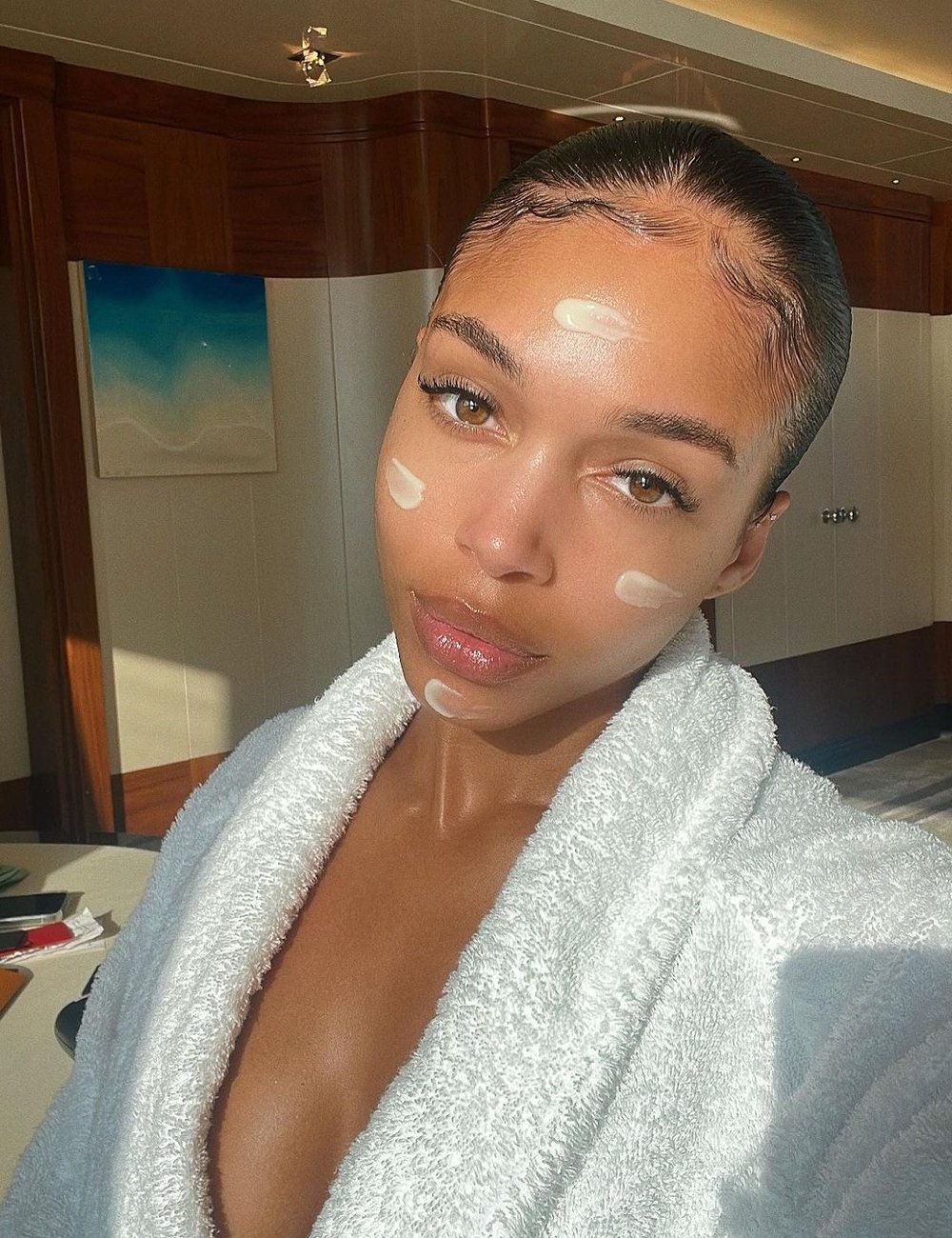 Lori Harvey - beleza - skin flooding - skincare - instagram - https://stealthelook.com.br