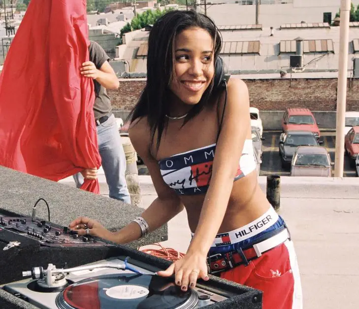 Aaliyah - hip hop - dia do hip hop - moda - cultura negra - https://stealthelook.com.br