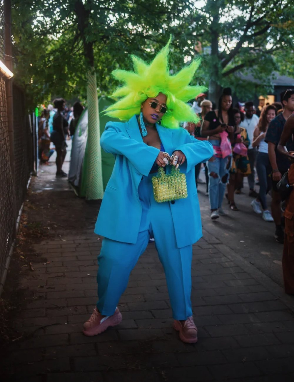 Ntombi Moyo - blazer e calça - afropunk 2023 - festival - street style - https://stealthelook.com.br