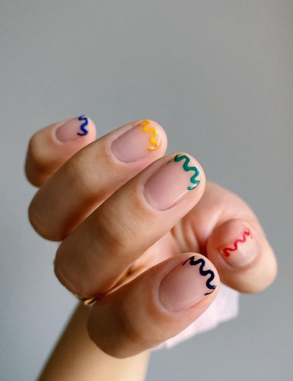 Francesinhas curvas - unhas - francesinhas diferentes - nail art - tendência - https://stealthelook.com.br