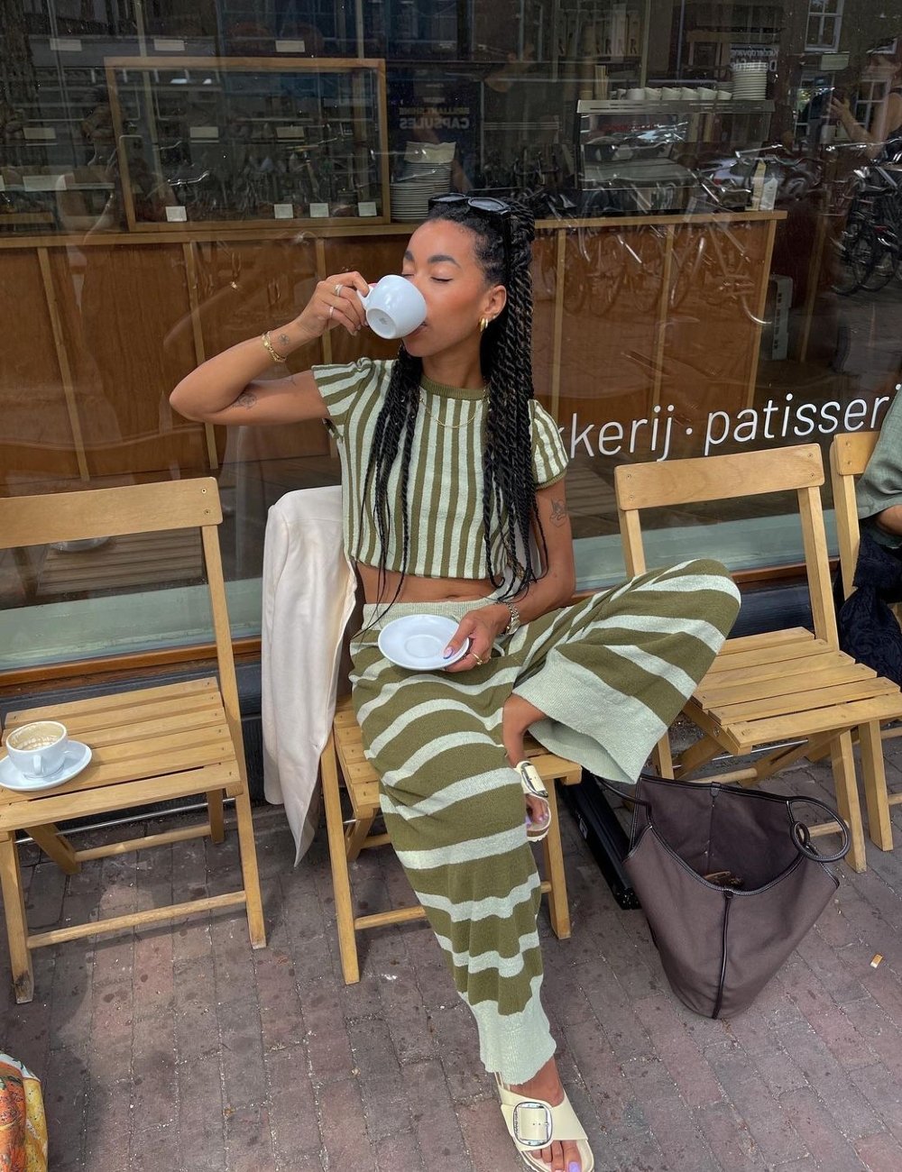 @amaka.hamelijnck - calça e cropped - listras tendência - verão - street style - https://stealthelook.com.br