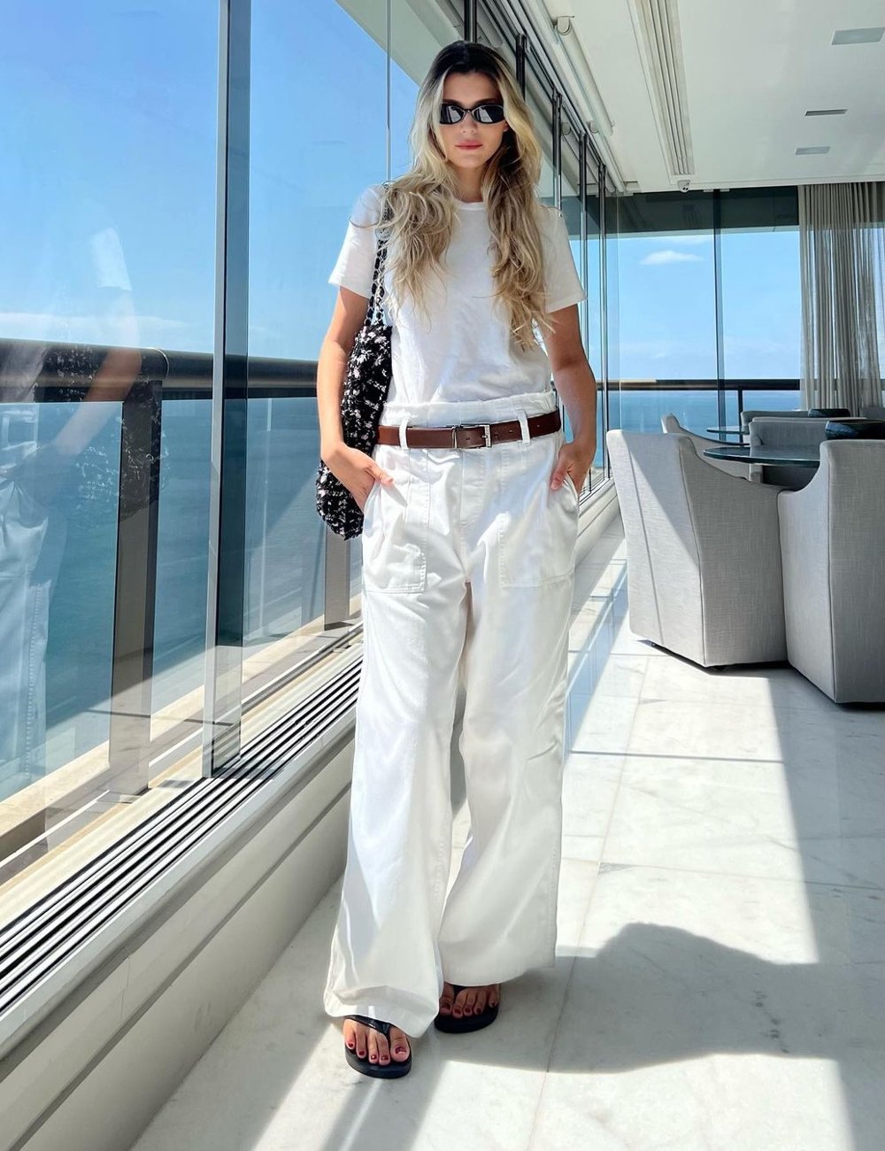 Catarina Tourinho - calça e blusa - jeans e camiseta - verão - street style - https://stealthelook.com.br