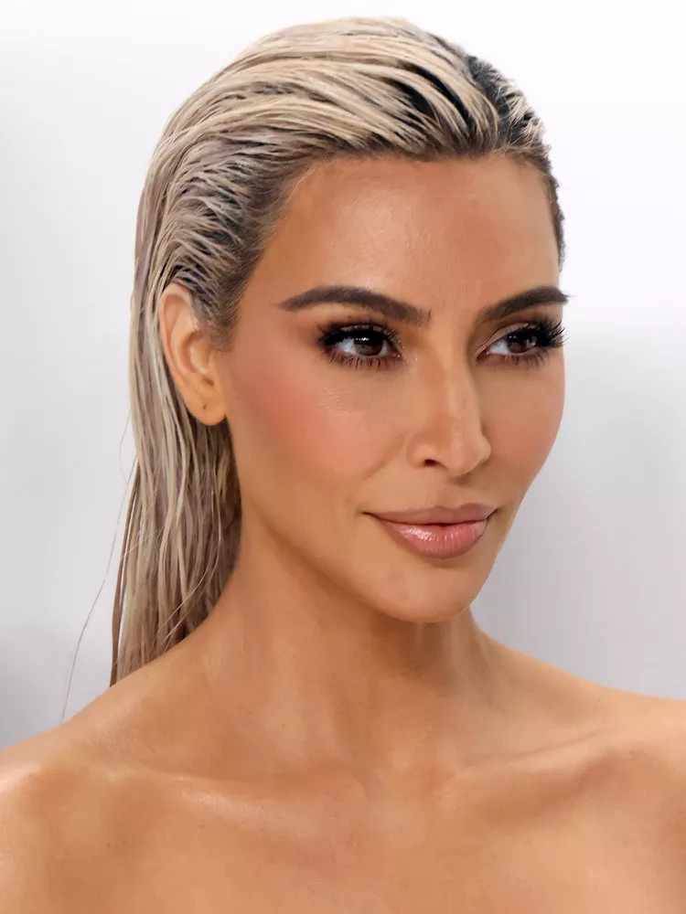 Kim Kardashian - tendencia-maquiagem-make - Kim Kardashian - verão - brasil - https://stealthelook.com.br