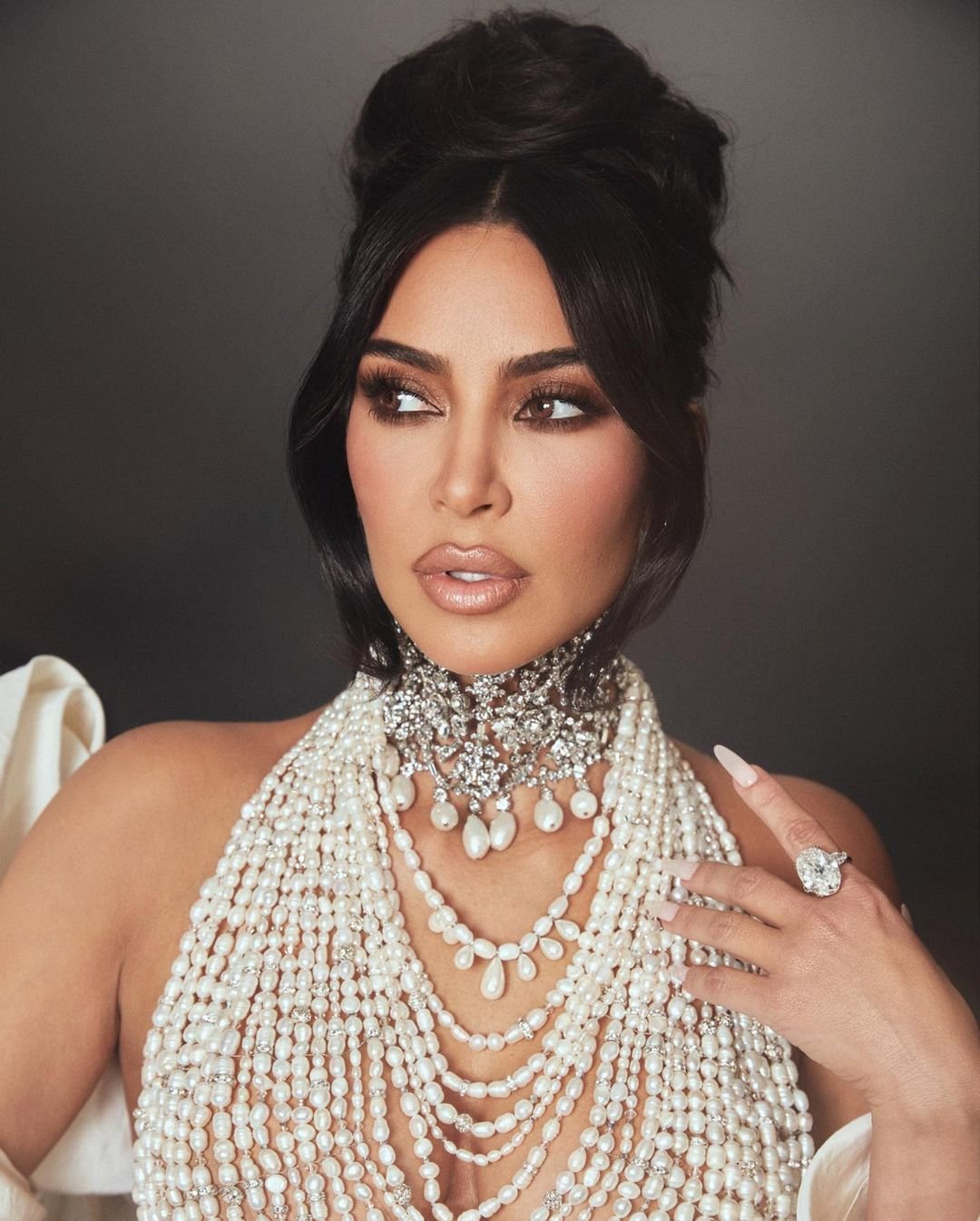 Kim Kardashian - tendencia-maquiagem-make - Kim Kardashian - verão - brasil - https://stealthelook.com.br