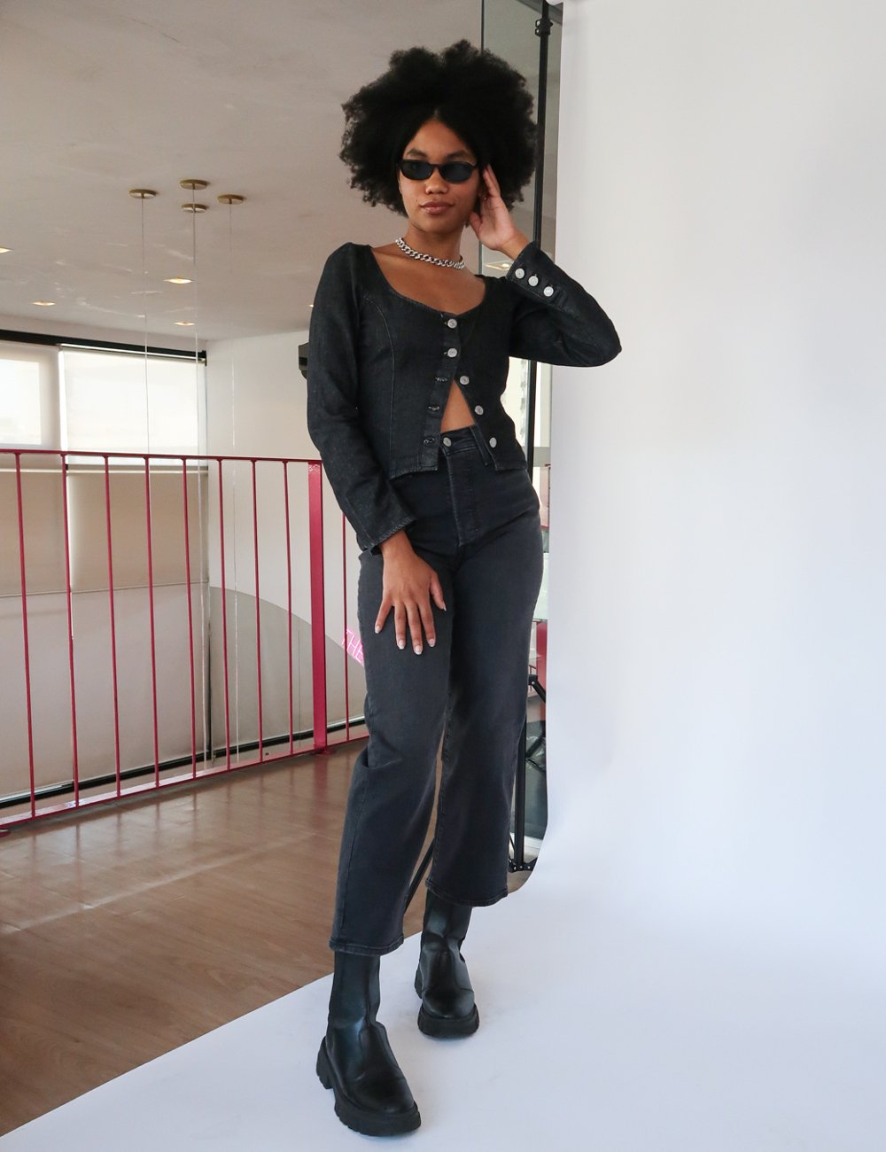 Mayra Souza - all black - looks clássicos - jeans - Levis - https://stealthelook.com.br