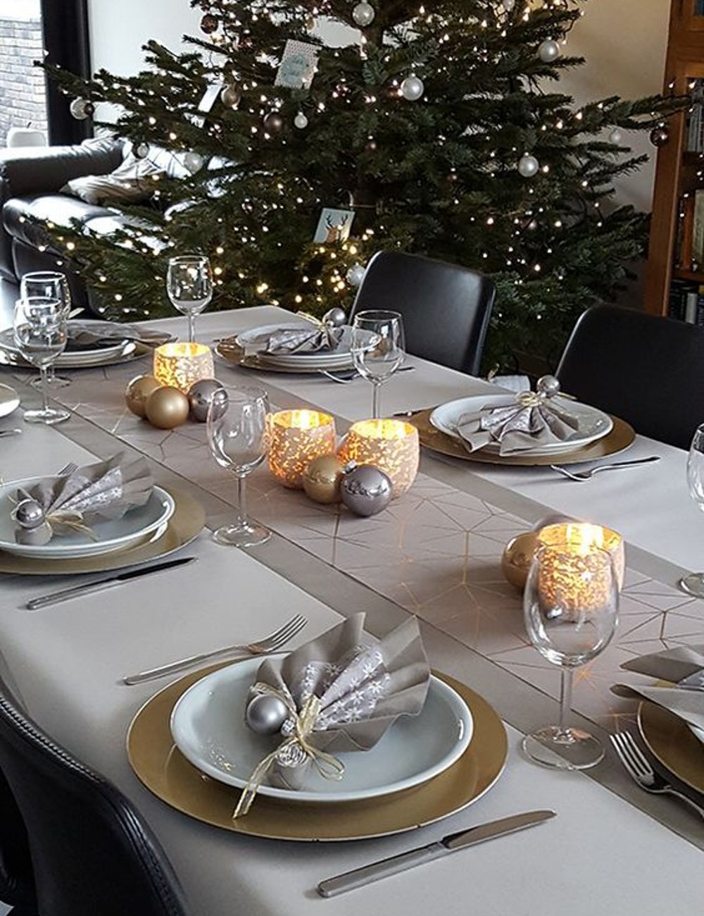Enfeites de árvore - decor - mesa de Natal simples e bonita - fim de ano - casa - https://stealthelook.com.br