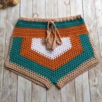Short de Crochê Blogueirinha com Fenda 2 - Loy croche