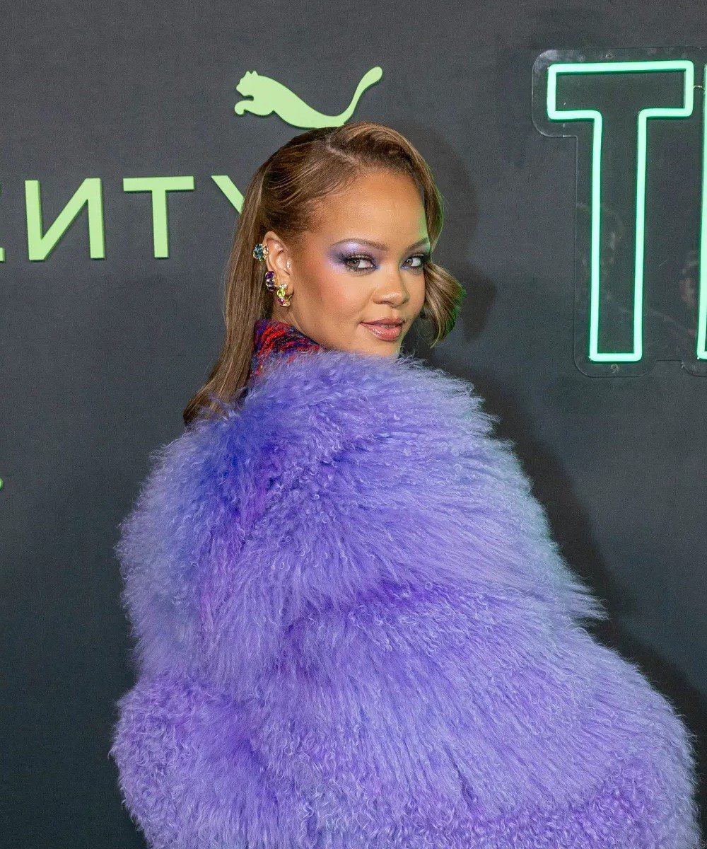 Rihanna - make-sombra-colorida - tendências de make - verão - brasil - https://stealthelook.com.br