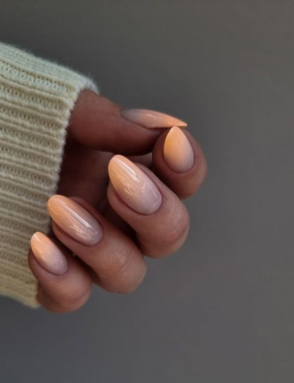 Degradê - nail art - unhas redondas - beleza - trend - https://stealthelook.com.br