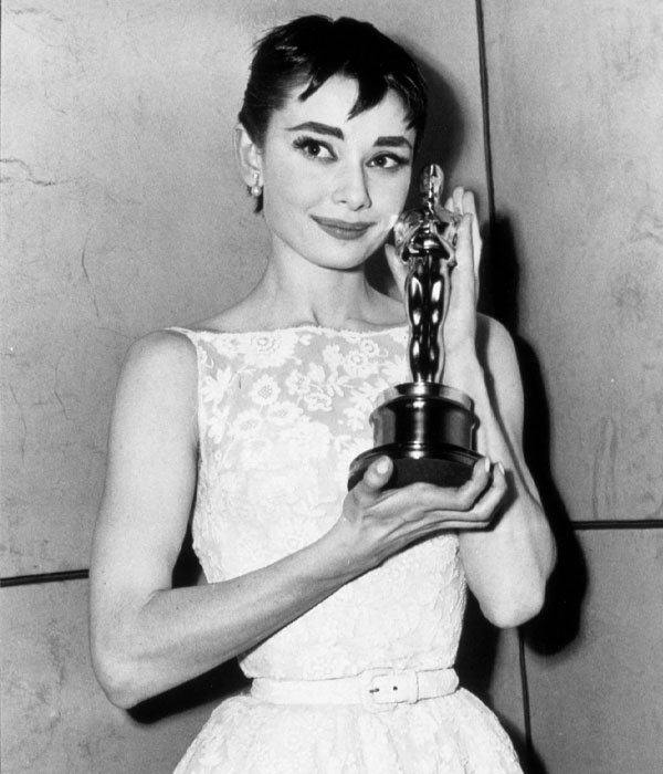 Audrey Hepburn - Oscar - Oscar - Verão - Los Angeles - https://stealthelook.com.br