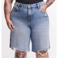 Bermuda Jeans Com Lavanderia Dirty E Barra Rasgada Curve & Plus Size Azul