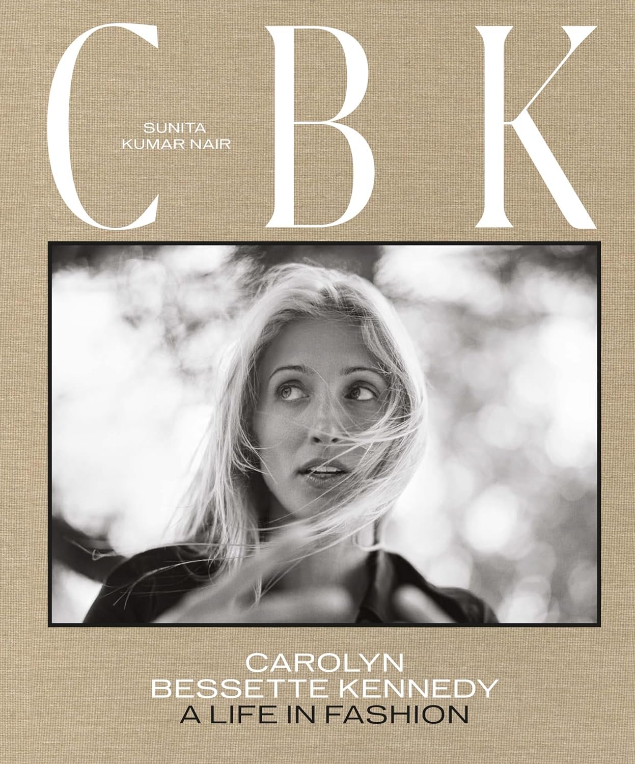Carolyn Bessette-Kennedy - livro - livro - primavera verão inverno outono - livro - https://stealthelook.com.br