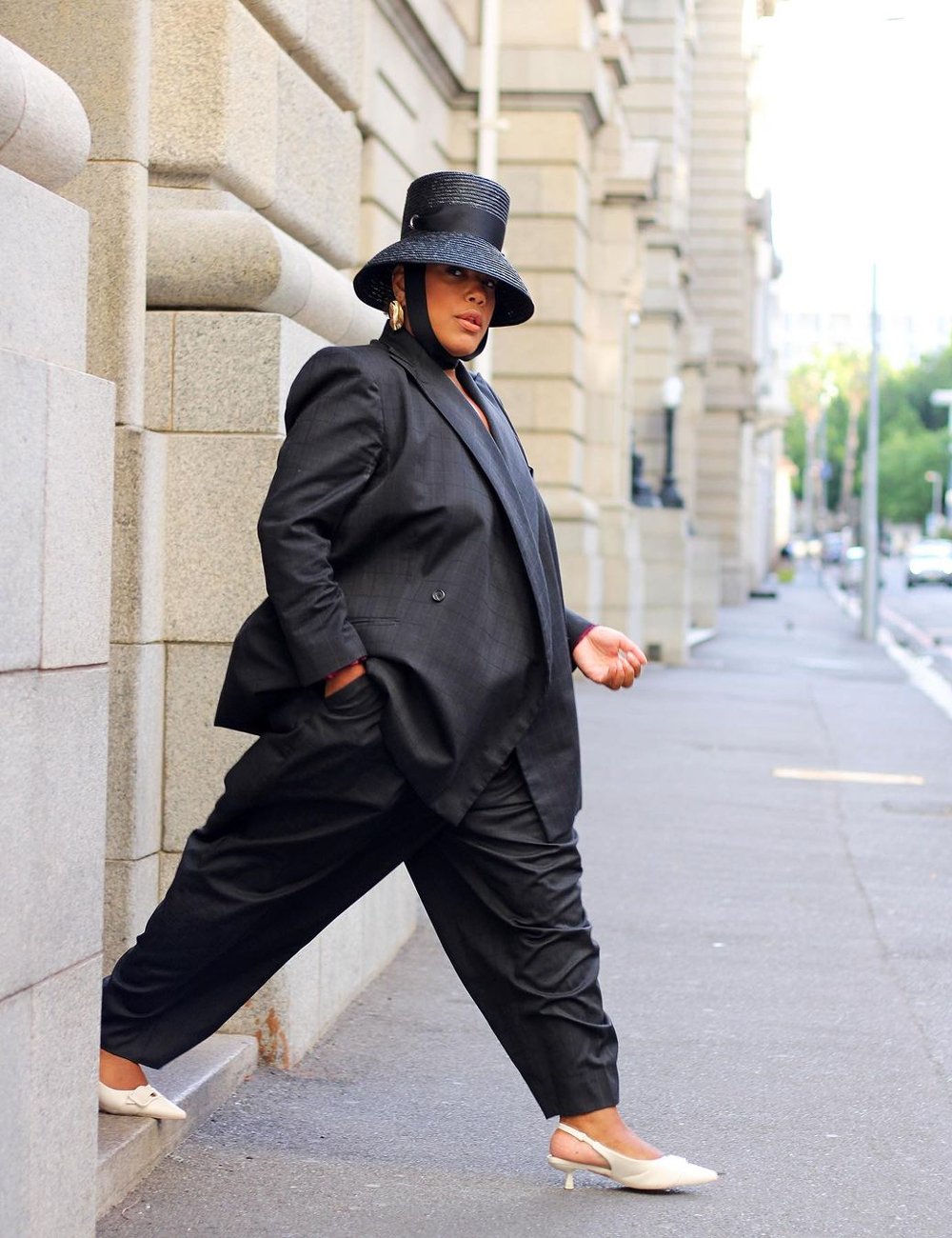 Robertita - blazer e calça - chapéu - statement - street style - https://stealthelook.com.br