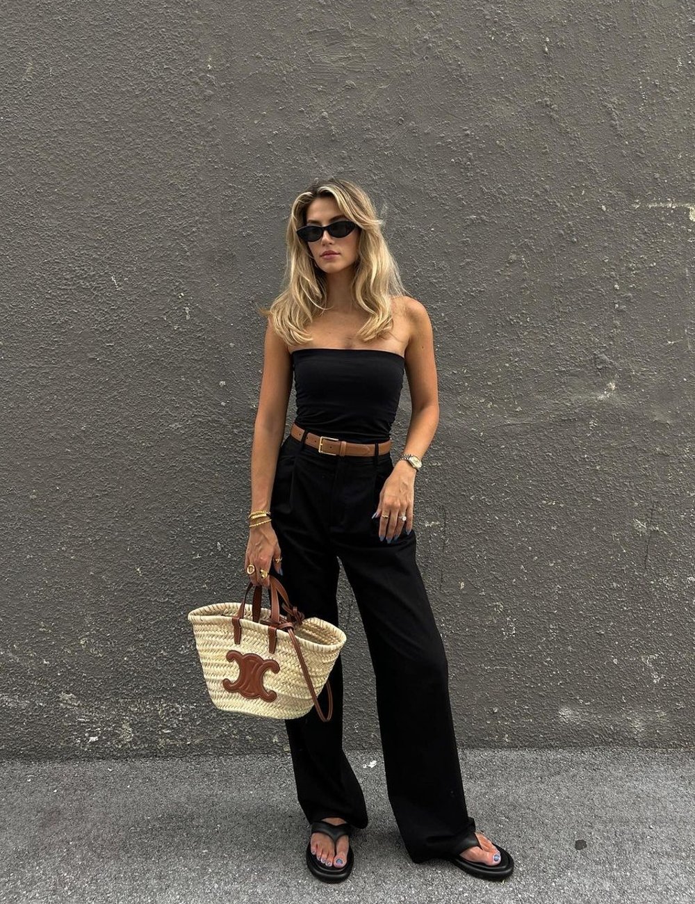 Cass Dimicco - calça e blusa - chinelo plataforma - verão - street style - https://stealthelook.com.br