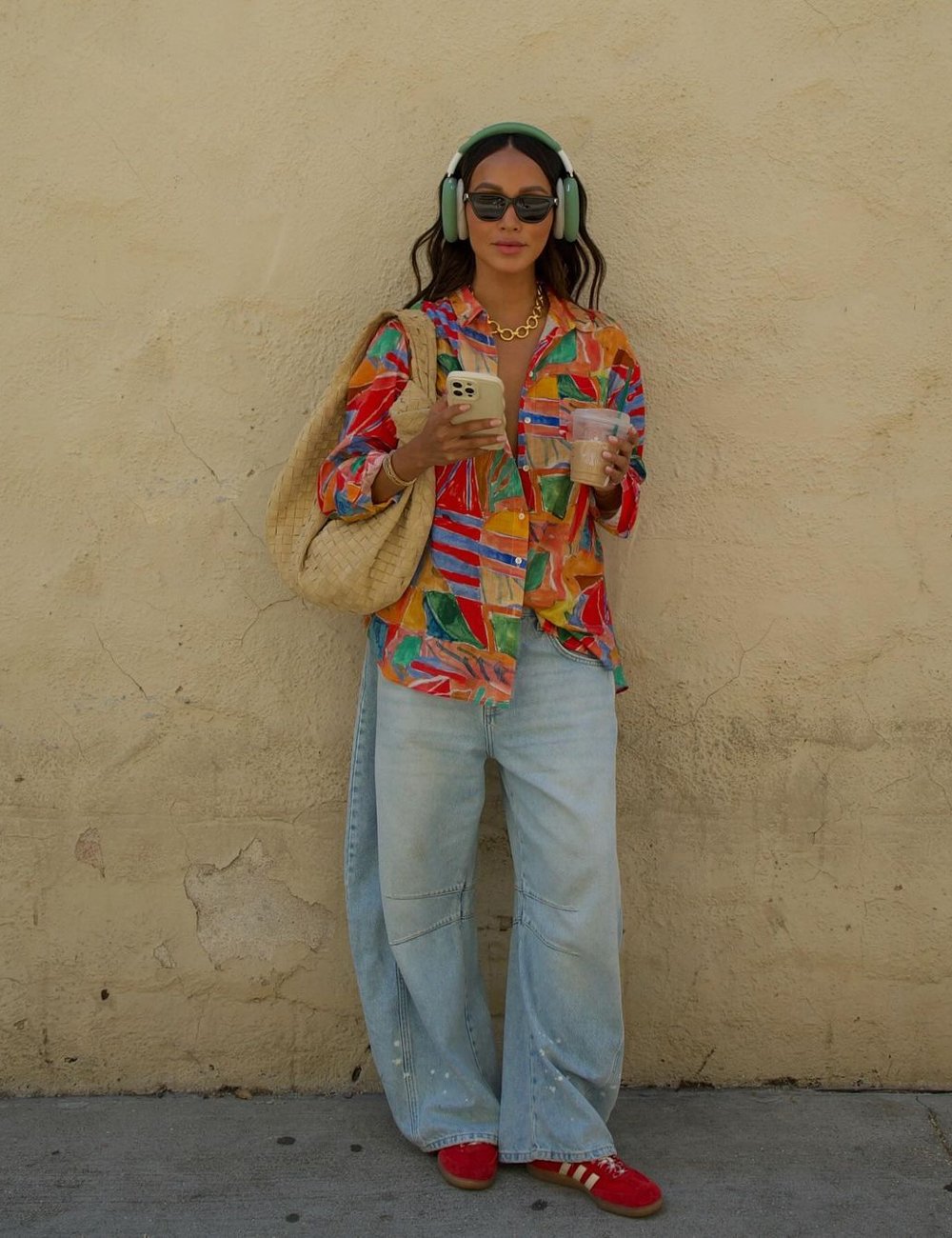 Julie Sarinãna - calça - Looks com pantalona jeans - styling - street style - https://stealthelook.com.br