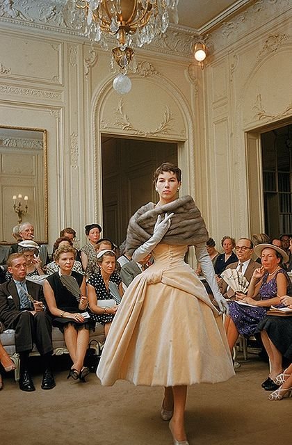 1954 Christian Dior - Balenciaga e Dior - Balenciaga e Dior - Verão - Paris - https://stealthelook.com.br