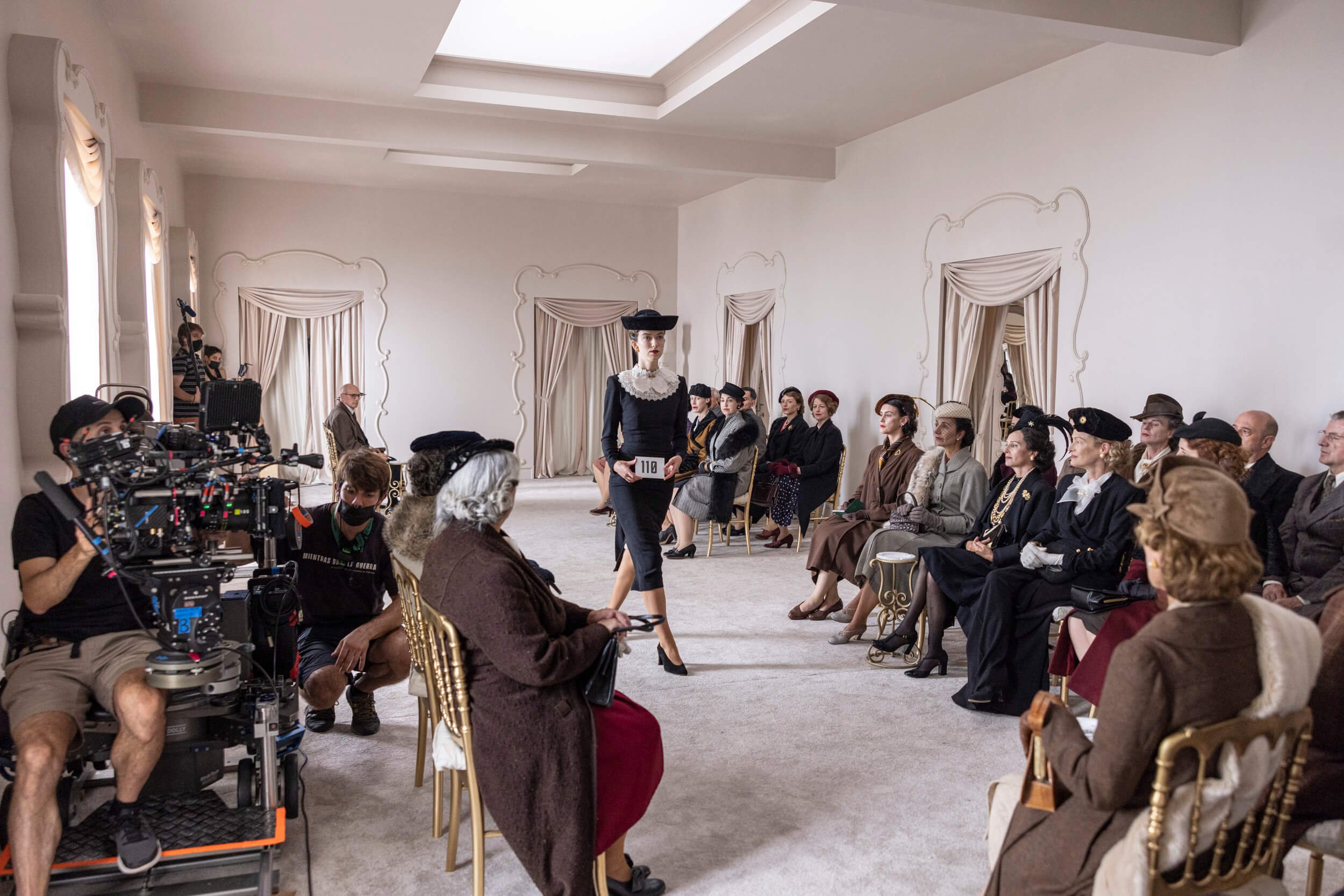 Balenciaga: por dentro da maison que é cenário da nova série sobre o  estilista - Harper's Bazaar » Moda, beleza e estilo de vida em um só site