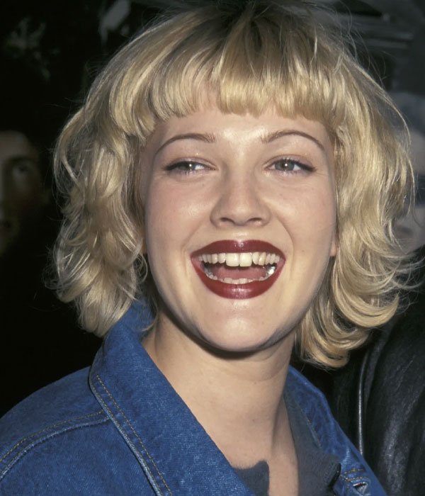 Drew Barrymore - looks dos anos 90 - looks dos anos 90 - Verão - Estados Unidos - https://stealthelook.com.br