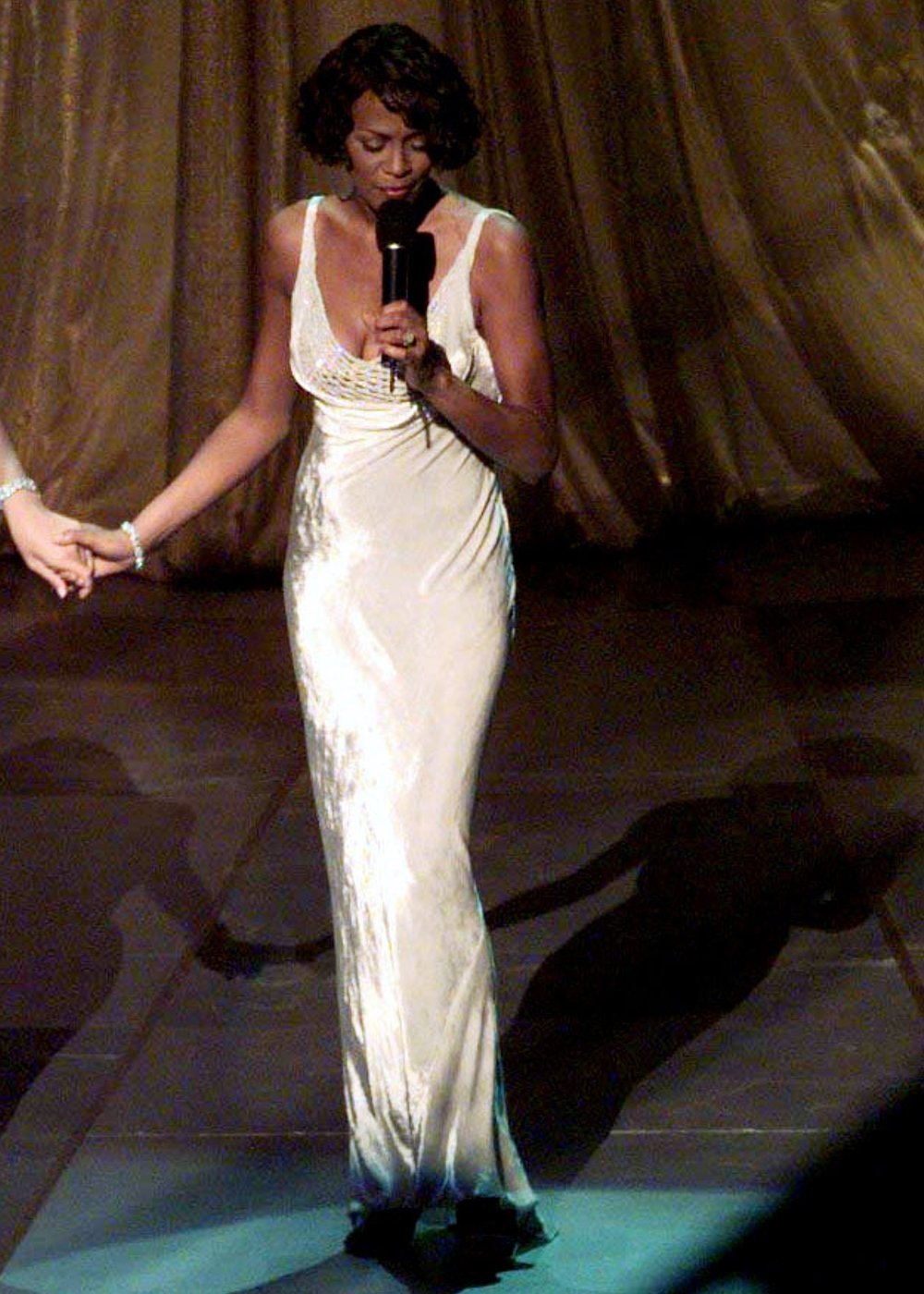 Whitney Houston - look - Oscar - vestido - premiação - https://stealthelook.com.br