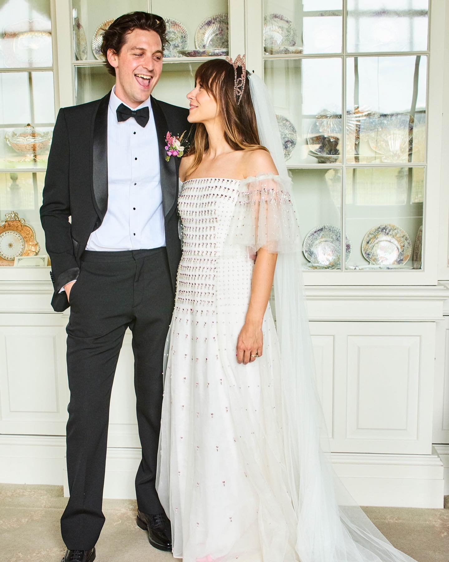 Megan Ellaby - vestidos de noiva estilosos - vestidos de noiva estilosos - Verão - Reino Unido - https://stealthelook.com.br