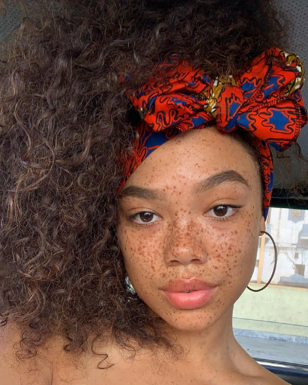 Dominique Reshae - sardas-beleza - sardas fake - verão - brasil - https://stealthelook.com.br