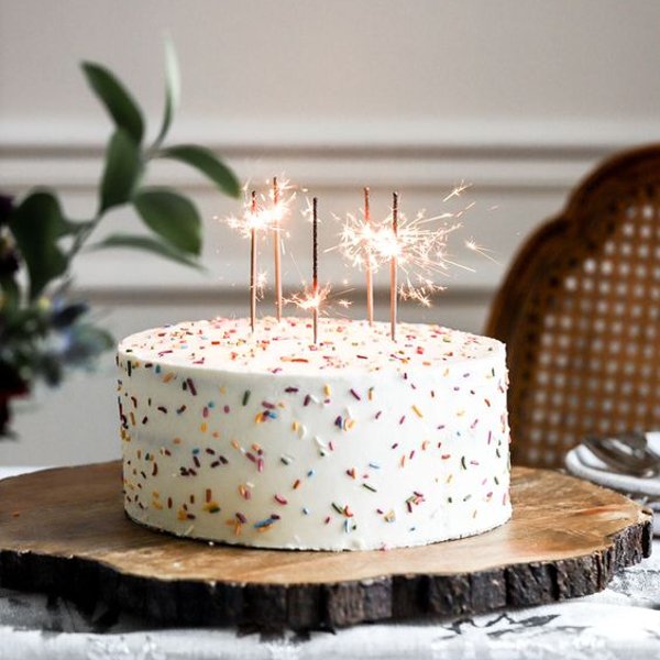 Inspirações de bolo simples decorado para copiar no seu aniversário