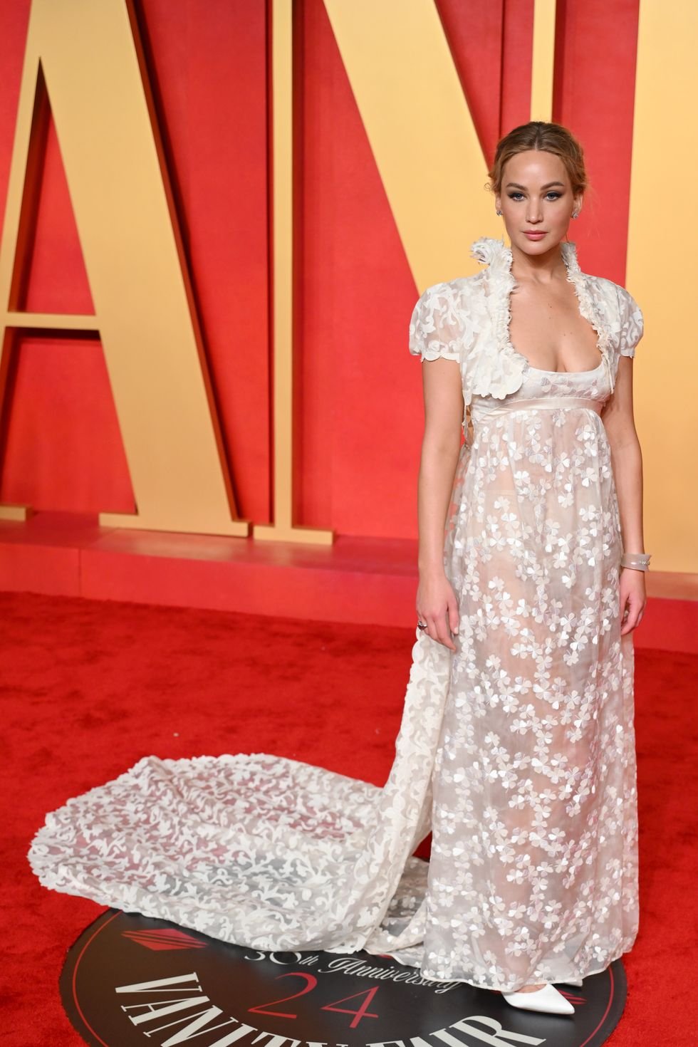 Jennifer Lawrence - Givenchy - looks vintage - Verão - Oscar 2024 - https://stealthelook.com.br
