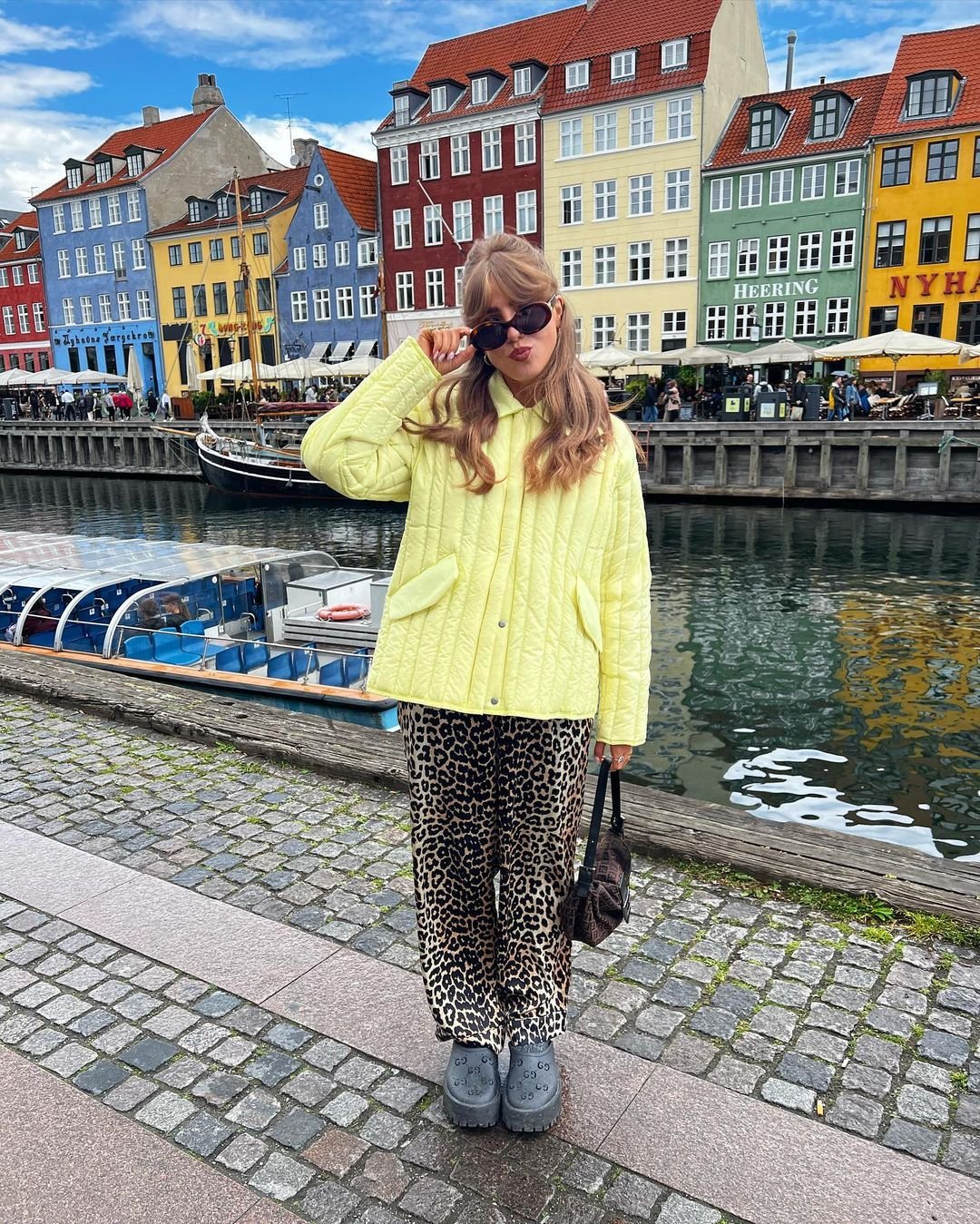 Laura Klein - calça de oncinha - calça de oncinha - Inverno - Copenhagen - https://stealthelook.com.br