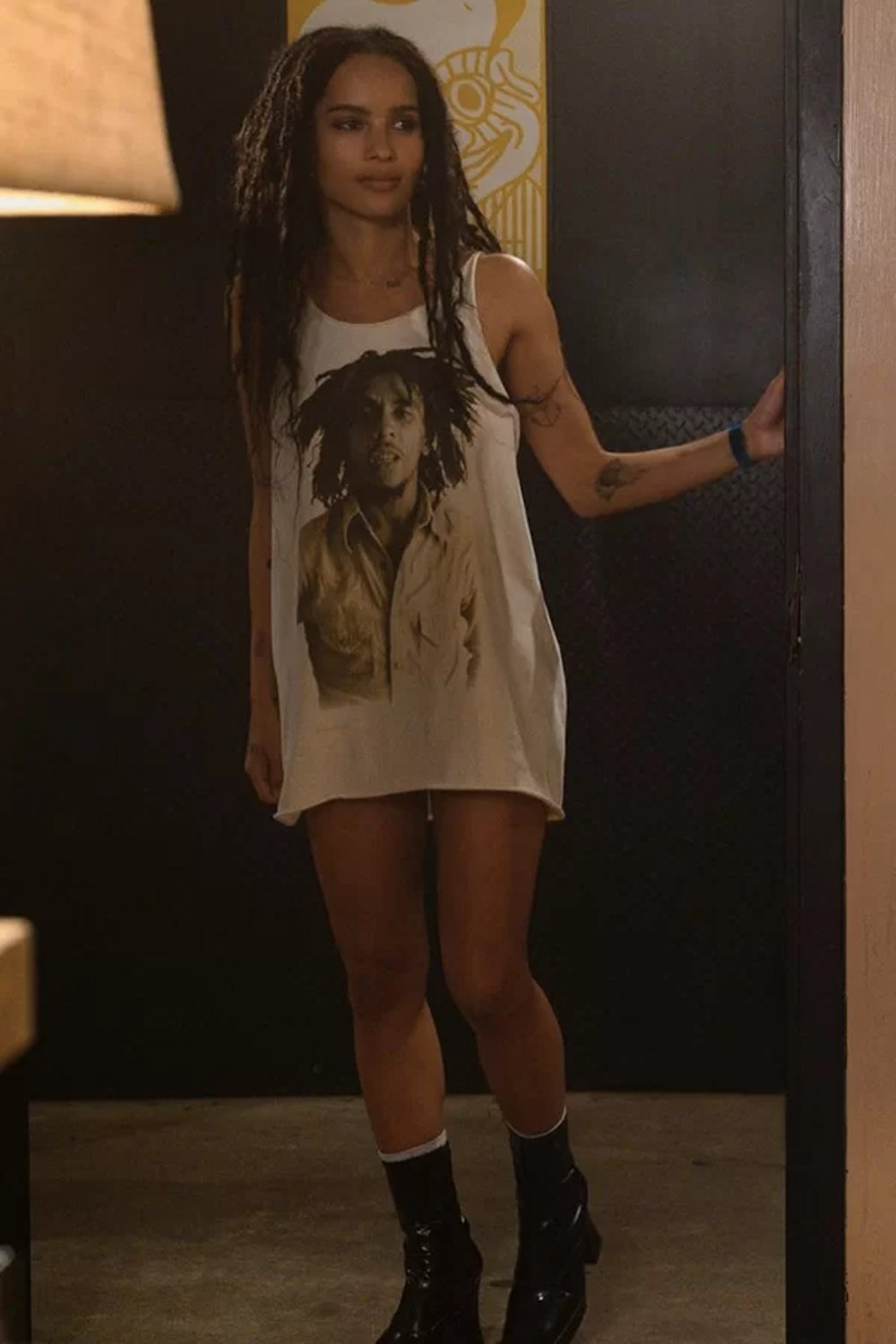Zoë Kravitz - look - messy girl - série - High Fidelity - https://stealthelook.com.br